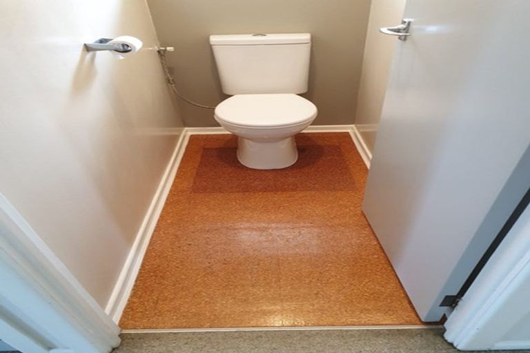 Photo of property in 1/84 Sylvan Avenue, Northcote, Auckland, 0627