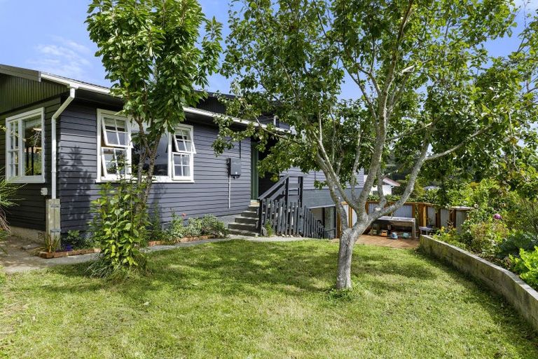 Photo of property in 53 Lowry Crescent, Stokes Valley, Lower Hutt, 5019