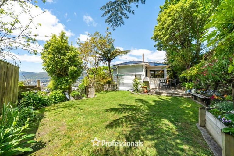 Photo of property in 24 Miromiro Road, Normandale, Lower Hutt, 5010
