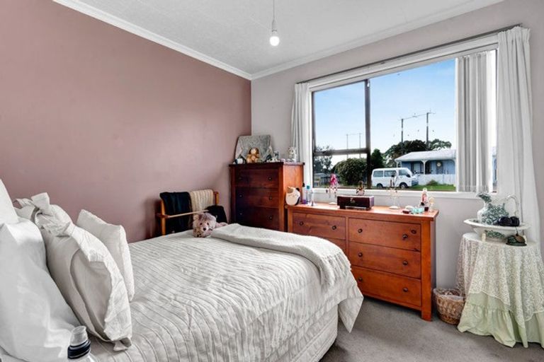 Photo of property in 25 Puketotara Street, Highlands Park, New Plymouth, 4312