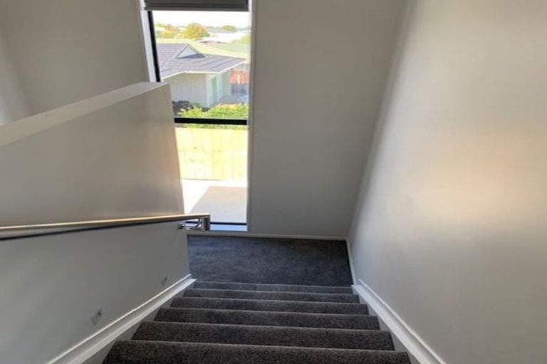 Photo of property in 9a Jillteresa Crescent, Half Moon Bay, Auckland, 2012
