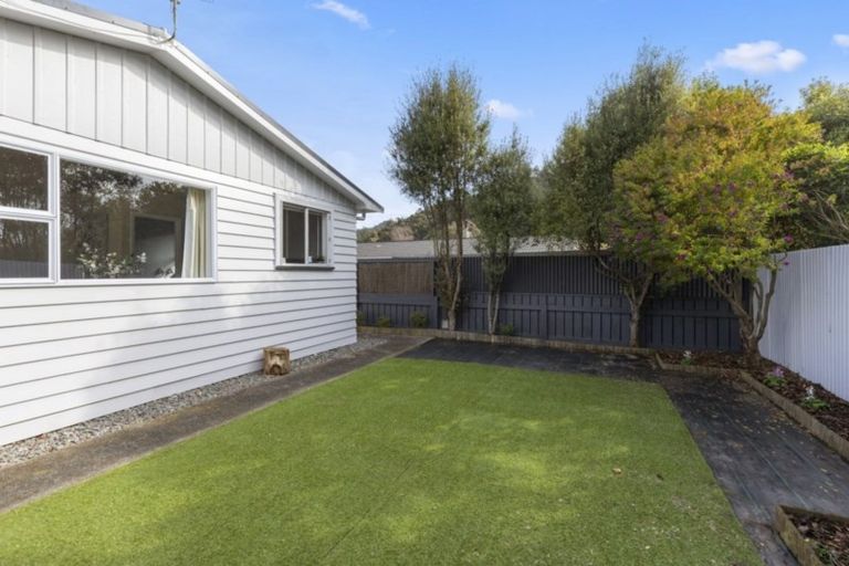 Photo of property in 6a Korau Grove, Stokes Valley, Lower Hutt, 5019