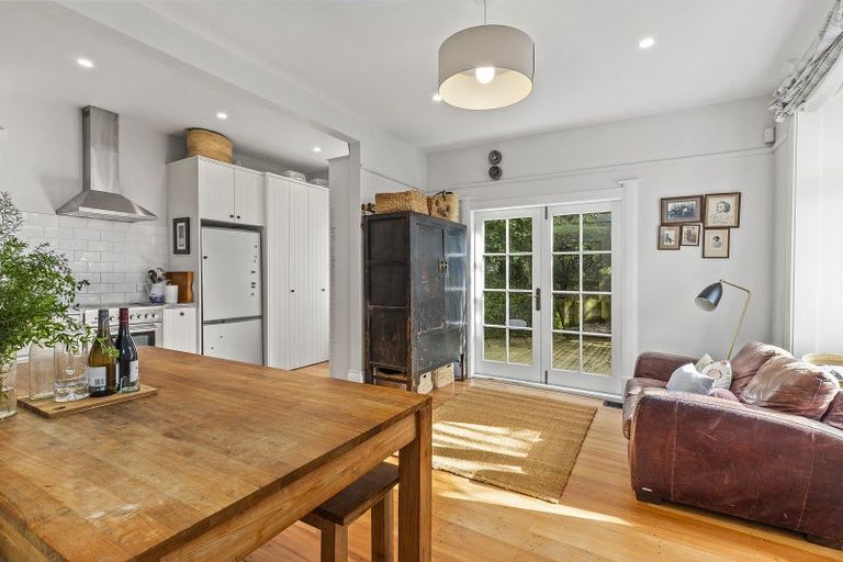 Photo of property in 40 Ngaio Road, Kelburn, Wellington, 6012