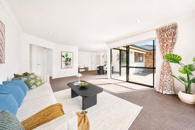 Photo of property in 20 Mackwell Road, Fairview Heights, Auckland, 0632