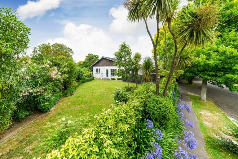 Photo of property in 4 Awatea Terrace, Hokowhitu, Palmerston North, 4410