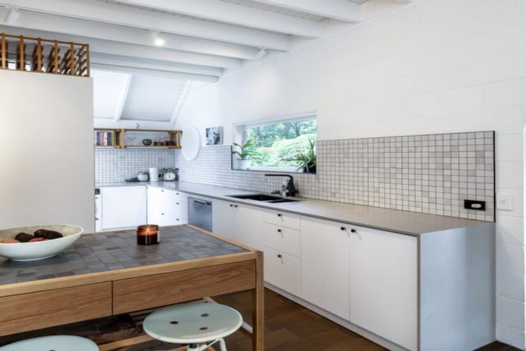 Photo of property in 153 Atkinson Road, Titirangi, Auckland, 0604