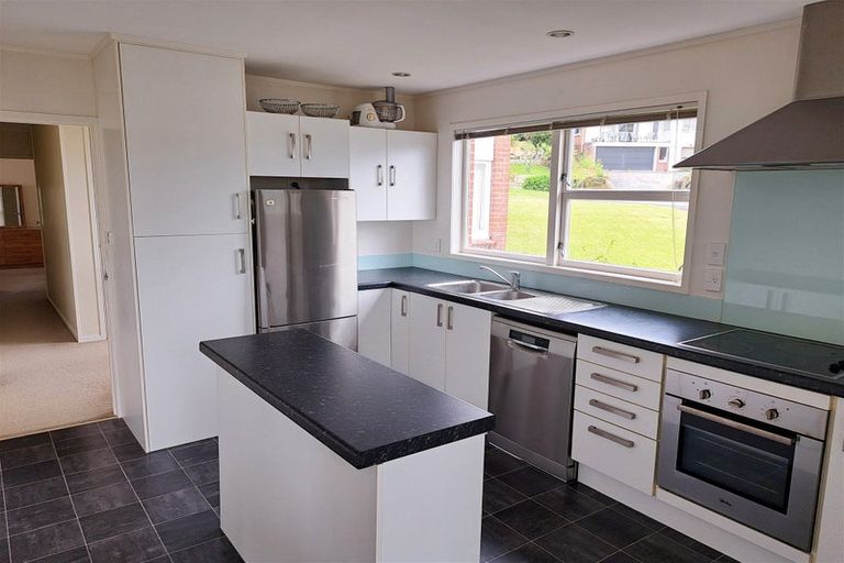 Photo of property in 18 Shanaway Rise, Hillcrest, Auckland, 0627