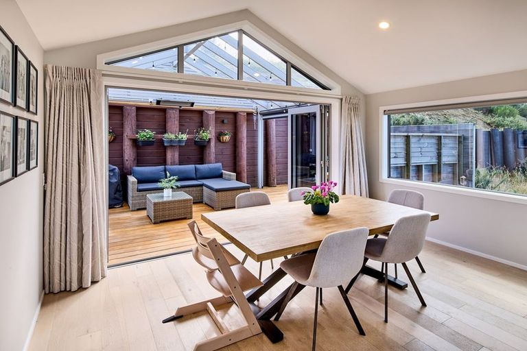 Photo of property in 28 Domett Street, Newlands, Wellington, 6037