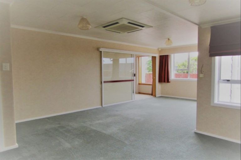 Photo of property in 1 Churchill Place, Waimate, 7924