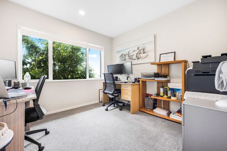 Photo of property in 15 Somerset Place, Stanmore Bay, Whangaparaoa, 0932