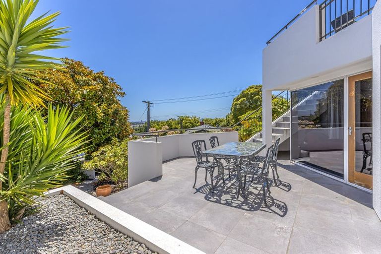 Photo of property in 25 Dyers Pass Road, Cashmere, Christchurch, 8022