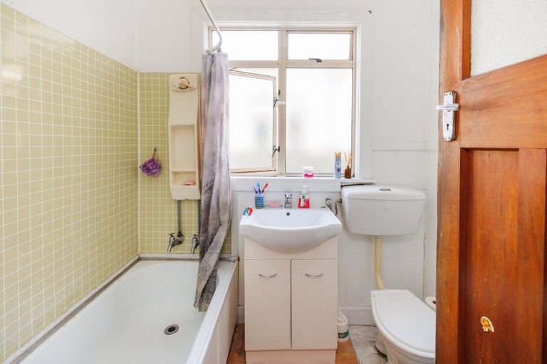 Photo of property in 111 Victoria Avenue, Hokowhitu, Palmerston North, 4410