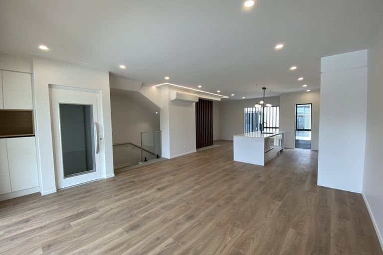 Photo of property in 15 Mina Way, Browns Bay, Auckland, 0630