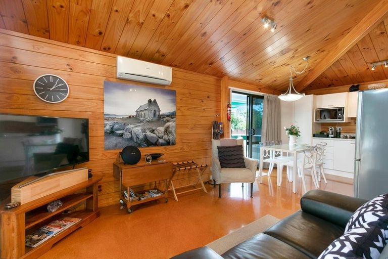 Photo of property in 3 Waterlea Avenue, Mangere Bridge, Auckland, 2022