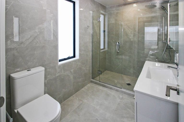 Photo of property in 1 Moki Place, Long Bay, Auckland, 0630