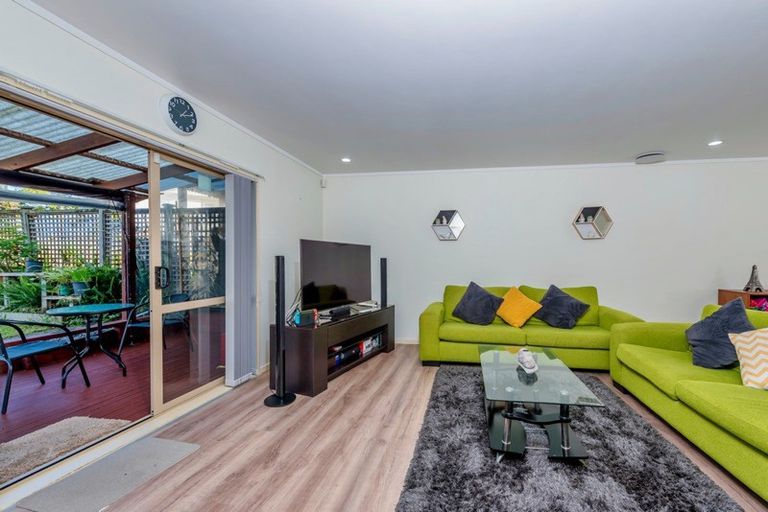 Photo of property in 29 Marinich Drive South, Ranui, Auckland, 0612