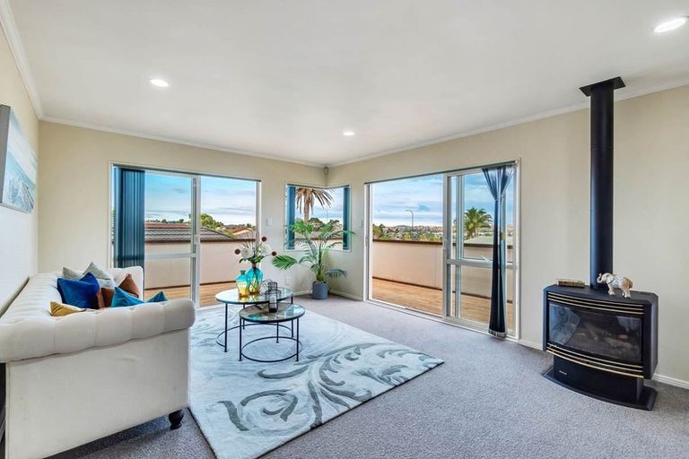 Photo of property in 3 San Fernando Way, Henderson, Auckland, 0612