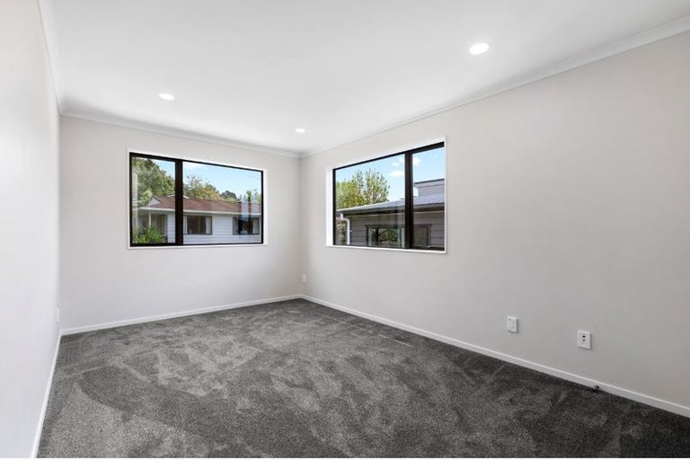 Photo of property in 10c Neilon Place, Northcross, Auckland, 0632