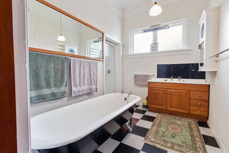 Photo of property in 17 Rhodes Street, Waimate, 7924