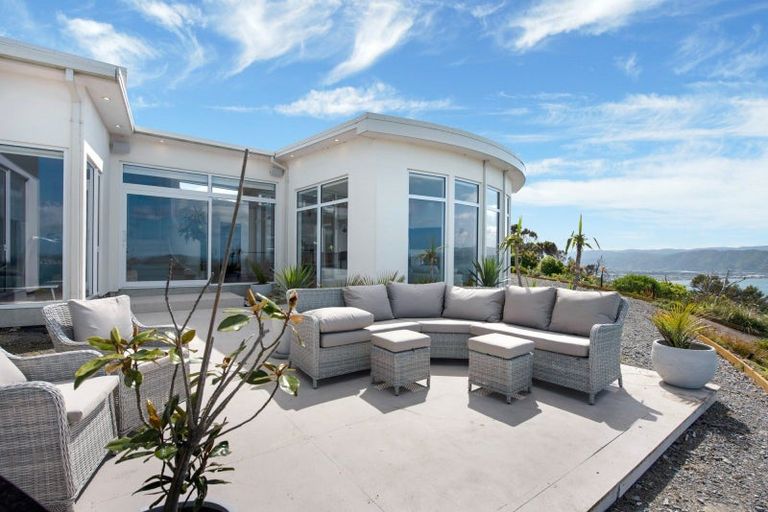 Photo of property in 27 Cromwell Point, Newlands, Wellington, 6037