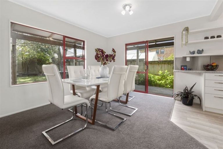 Photo of property in 2/18 Strid Road, Te Atatu South, Auckland, 0610