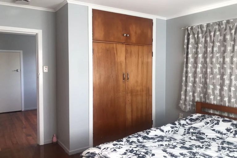 Photo of property in 27 Kohekohe Street, New Lynn, Auckland, 0600