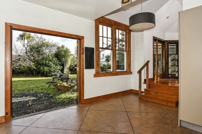 Photo of property in 43 Woodglen Road, Glen Eden, Auckland, 0602