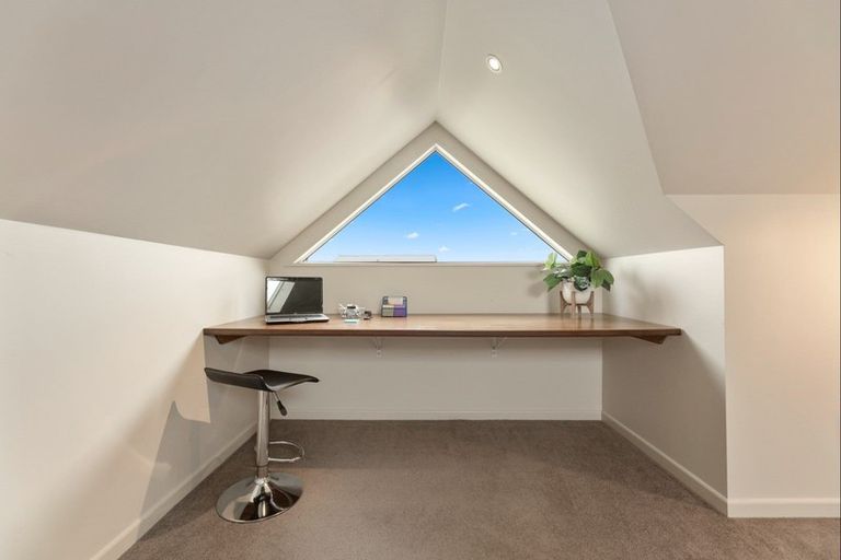 Photo of property in 100 Willowview Drive, Redwood, Christchurch, 8051