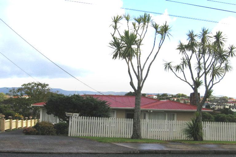 Photo of property in 137 Vodanovich Road, Te Atatu South, Auckland, 0610