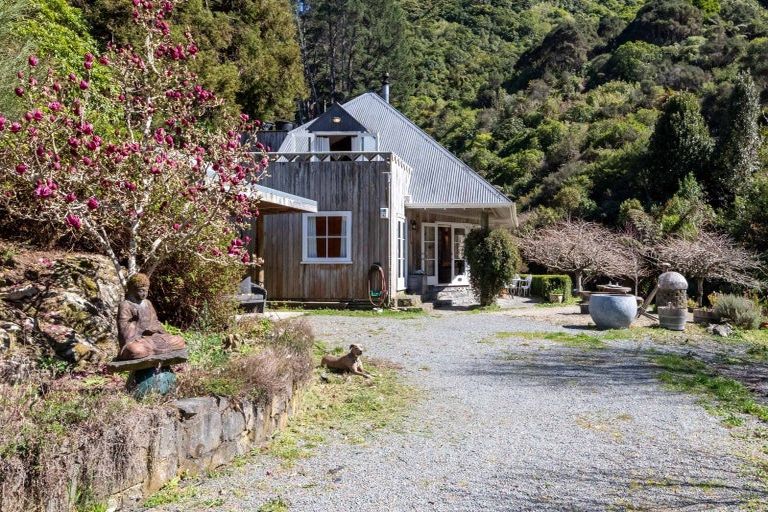 Photo of property in 162 Moonshine Hill Road, Riverstone Terraces, Upper Hutt, 5371
