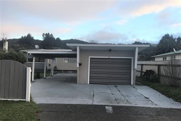 Photo of property in 29 Wainuiomata Road, Wainuiomata, Lower Hutt, 5014