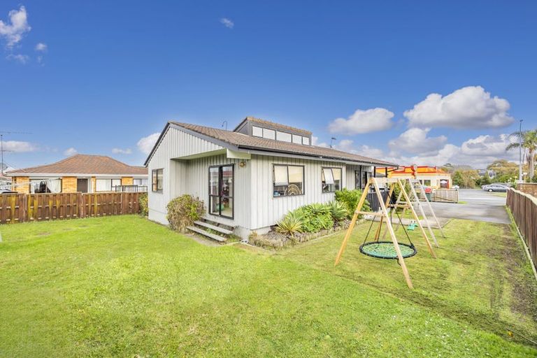 Photo of property in 34 Aviemore Drive, Highland Park, Auckland, 2010