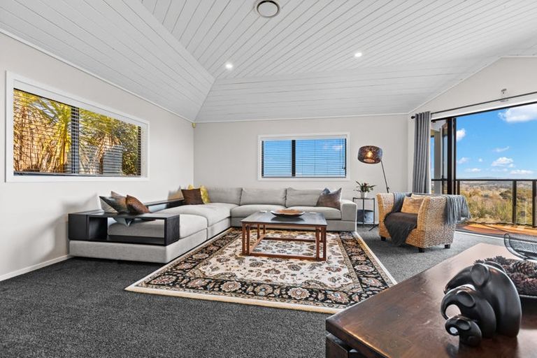 Photo of property in 5 Ti Tree Lane, Stanmore Bay, Whangaparaoa, 0932