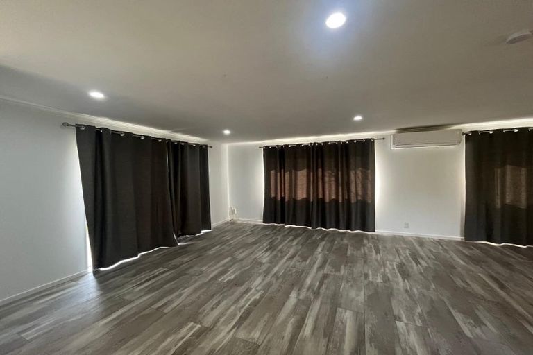 Photo of property in 2 Greenberry Drive, Ranui, Auckland, 0612