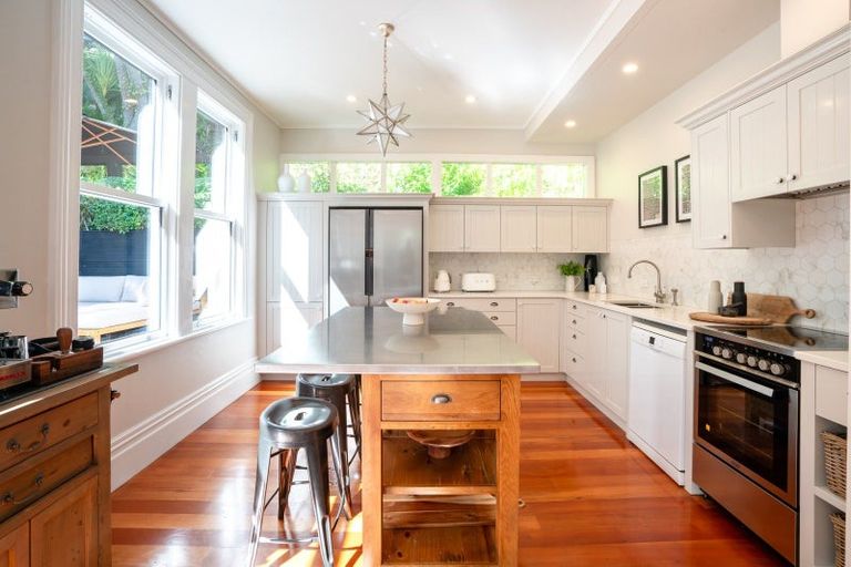 Photo of property in 11 Ardross Avenue, Khandallah, Wellington, 6035