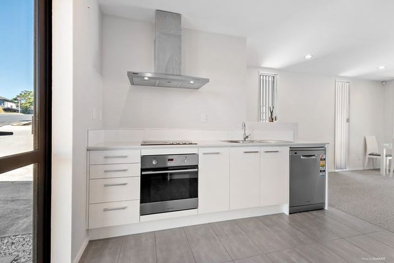 Photo of property in 5/10 Silver Moon Road, Albany Heights, Auckland, 0632