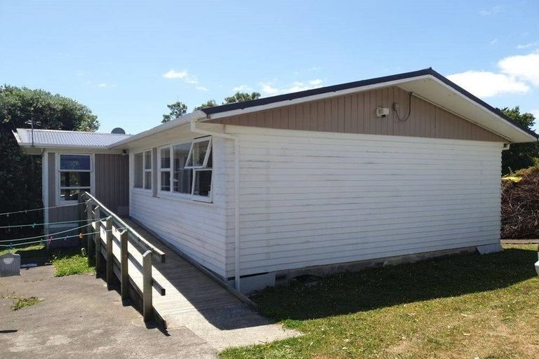 Photo of property in 33 Warspite Avenue, Cannons Creek, Porirua, 5024