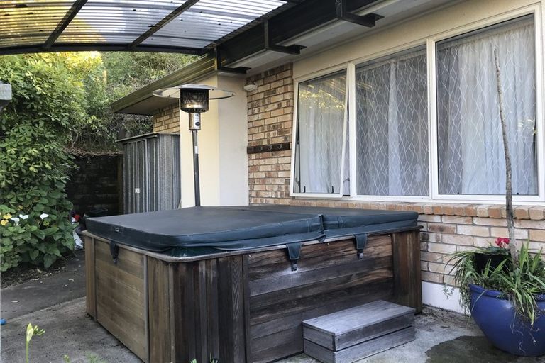 Photo of property in 104 Harmel Road, Glendene, Auckland, 0602