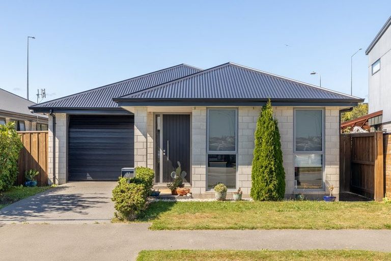Photo of property in 27 George West Square West, Wigram, Christchurch, 8025