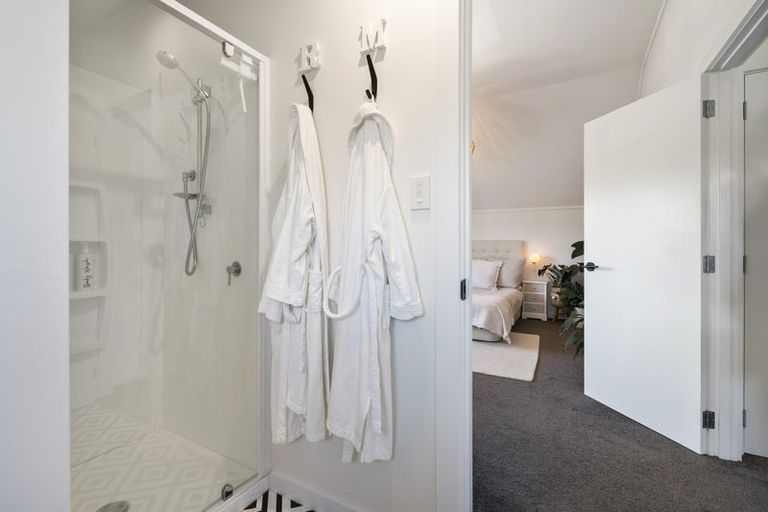 Photo of property in 17 Phoenix Avenue, Hokowhitu, Palmerston North, 4410