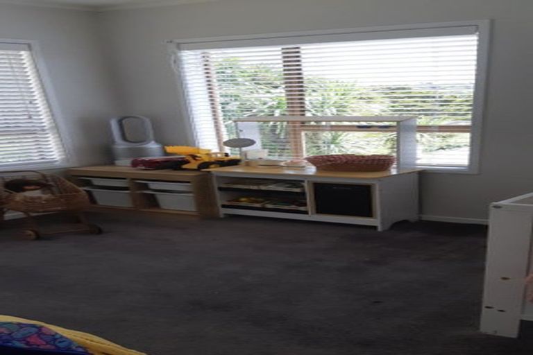 Photo of property in 1/32 Shanaway Rise, Hillcrest, Auckland, 0627