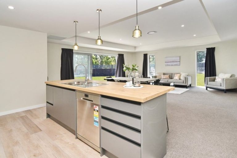 Photo of property in 8 Clarendon Place, Rangiora, 7400