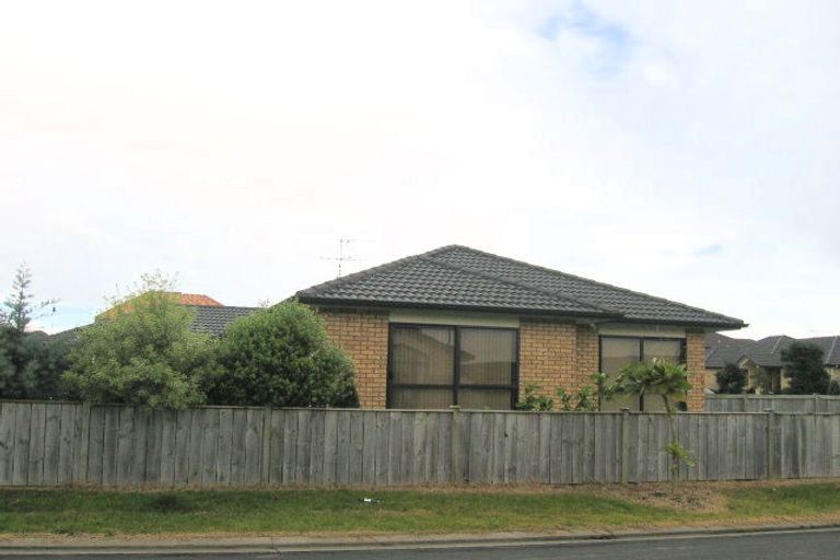 Photo of property in 1 Kalberry Place, East Tamaki, Auckland, 2016