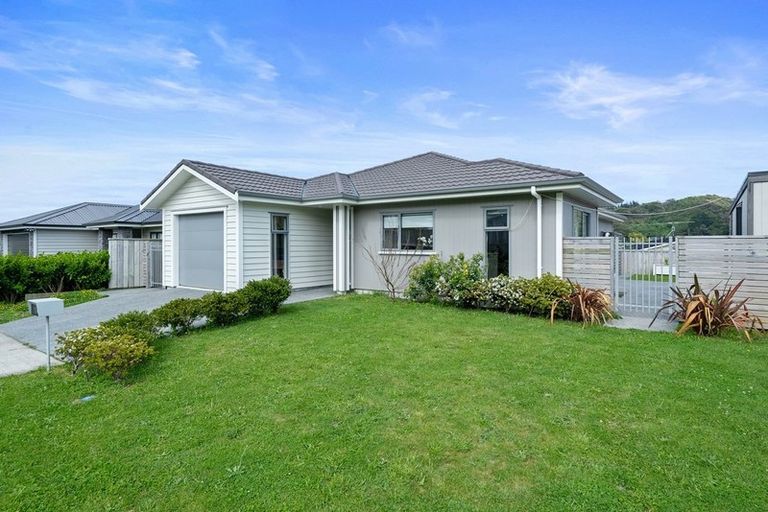 Photo of property in 11 Henrietta Maxwell Grove, Wainuiomata, Lower Hutt, 5014
