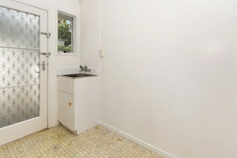 Photo of property in 1/2 Palm Court Drive, Glen Eden, Auckland, 0602