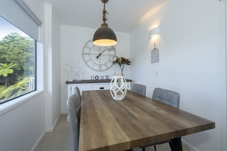 Photo of property in 2/813 East Coast Road, Northcross, Auckland, 0630