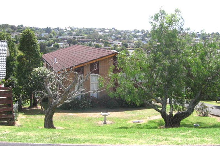 Photo of property in 1/363 Wairau Road, Totara Vale, Auckland, 0629