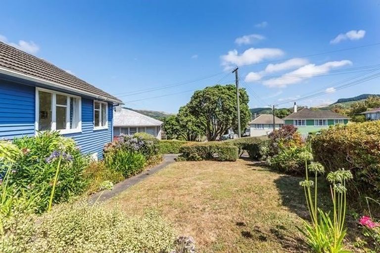 Photo of property in 25 Turkington Street, Tawa, Wellington, 5028