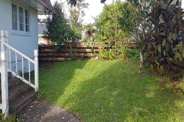 Photo of property in 1/46 View Road, Henderson, Auckland, 0612