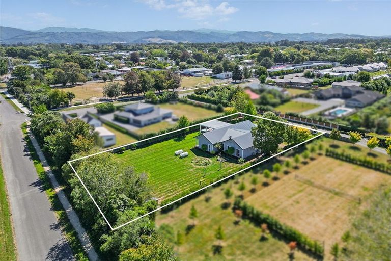 Photo of property in 81c Reading Street, Greytown, 5712